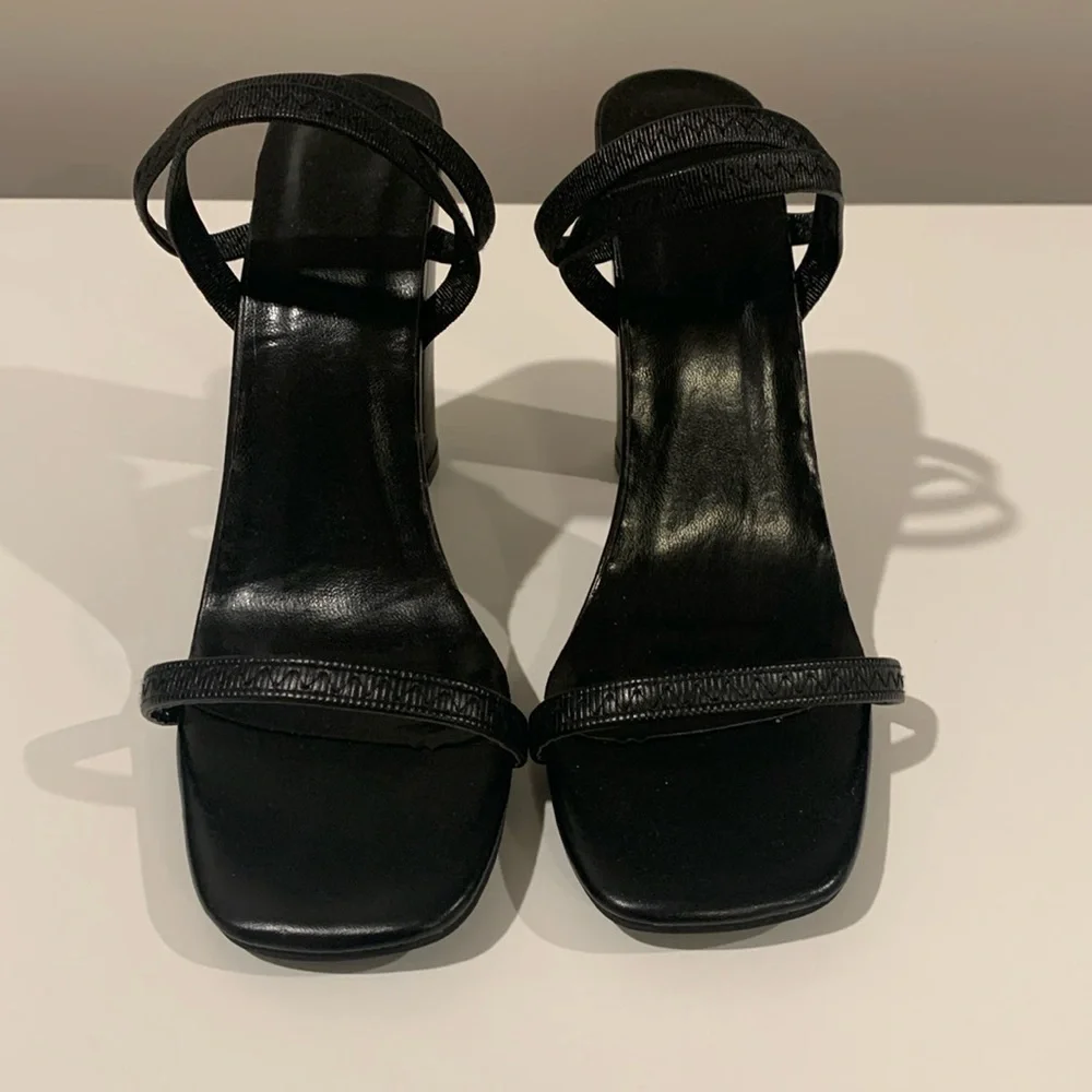 Heels - Picture 1 of 4